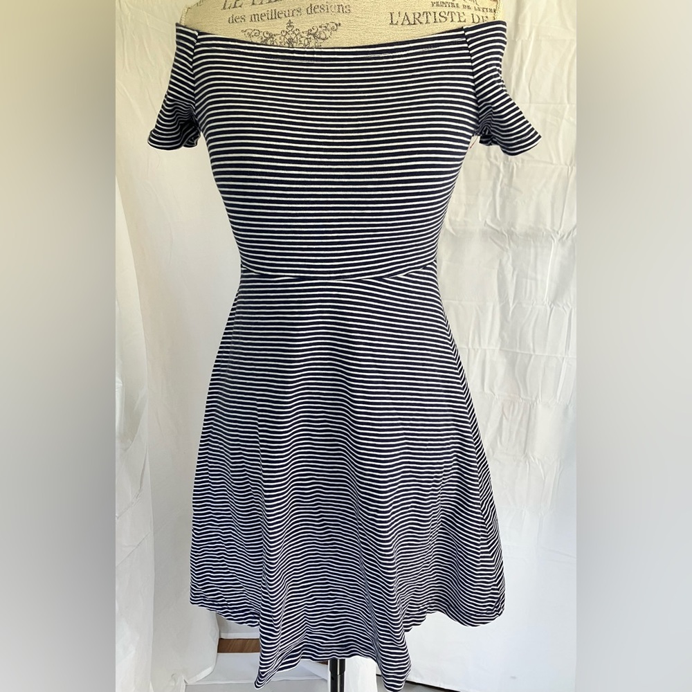 Old Navy Womens Fit to Flare off the Shoulder Dress in Navy/White Stripe Sz SP - Picture 2 of 7